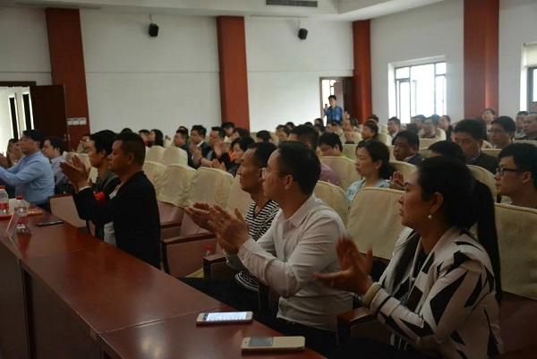 “武漢好人圈”百姓宣講團走進武漢中央商務區