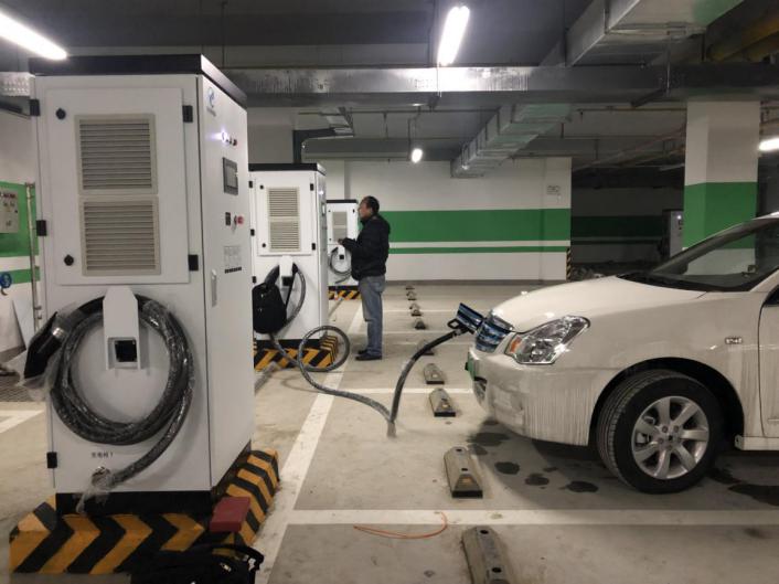 武漢中央商務(wù)區(qū)生態(tài)停車場(chǎng)新能源充電樁項(xiàng)目投入運(yùn)營(yíng)