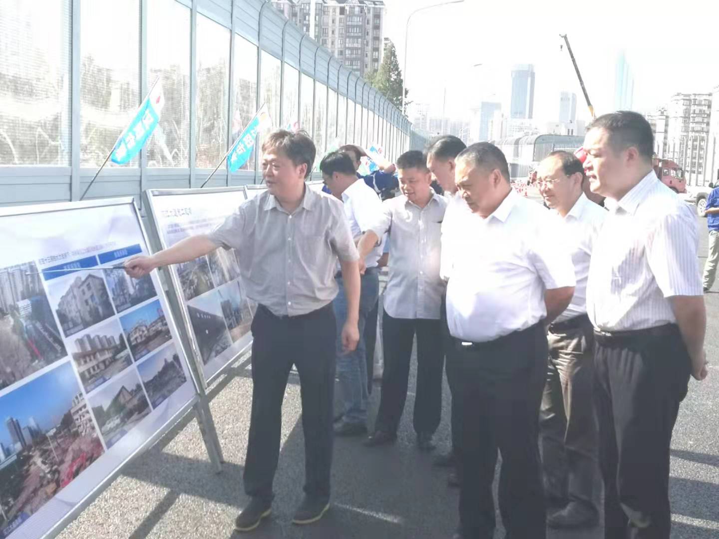 張文彤副市長率隊(duì)檢查軍運(yùn)會(huì)保障通道漢江大道商務(wù)區(qū)段建設(shè)進(jìn)展
