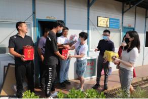 酷暑送清涼 關懷沁人心 --商務區集團所屬中城公司組織開展夏季高溫慰問活動