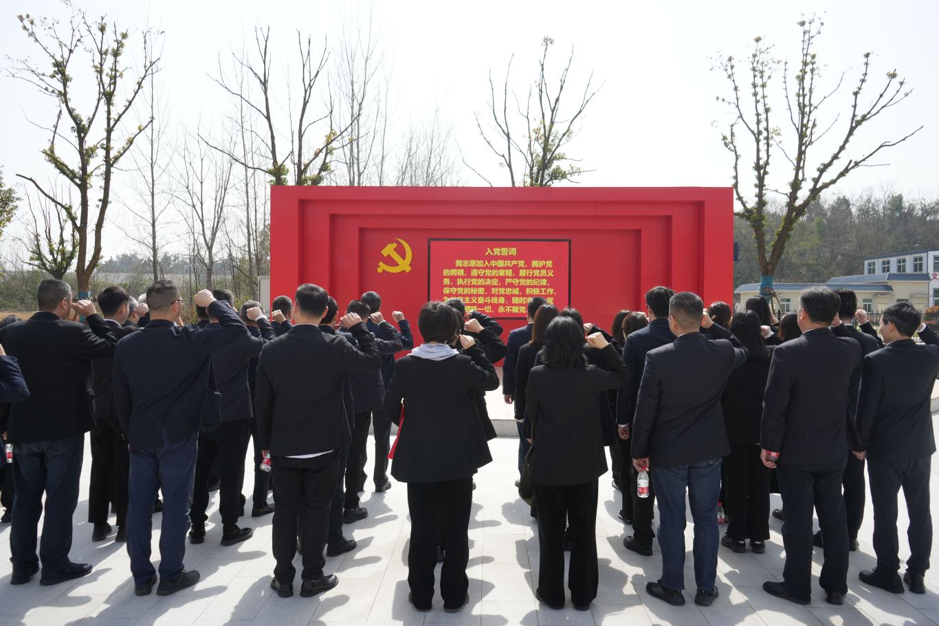 傳承紅色基因 弘揚愛國精神|商務(wù)區(qū)集團(tuán)開展“學(xué)黨史,守初心,勇作為,開新局”主題黨日活動